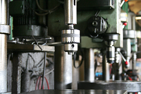 15)・直立ボール盤 1台 ・ボール盤 6台(内タップ4台)