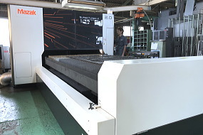 レーザー加工機